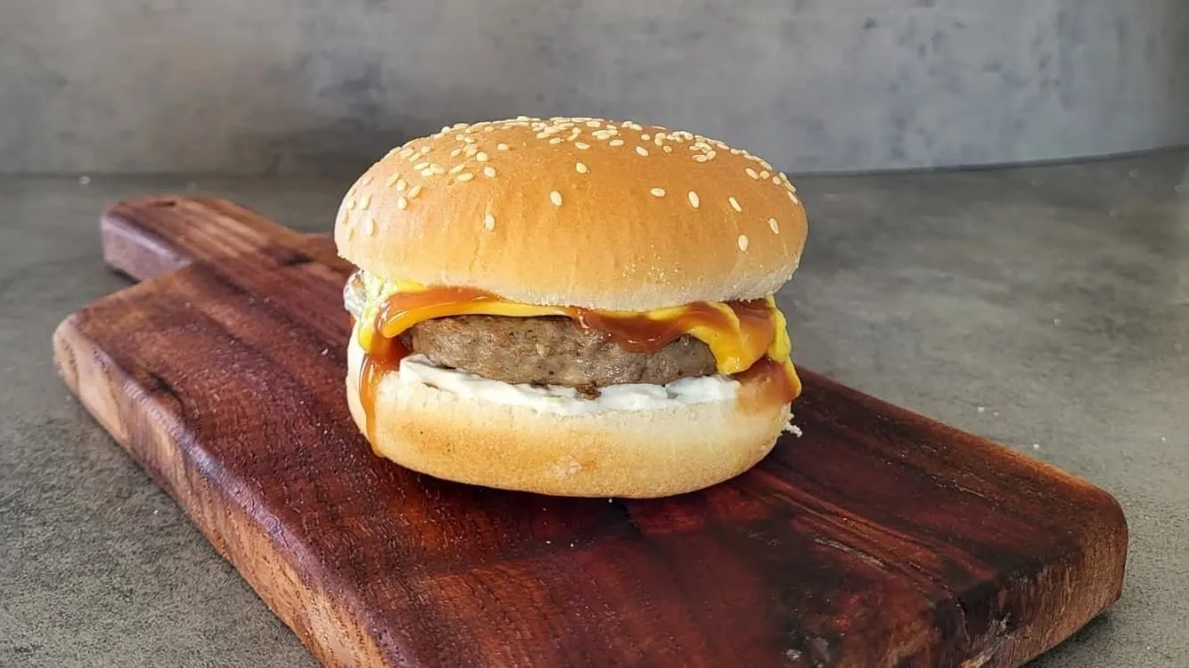 Simple cheeseburger